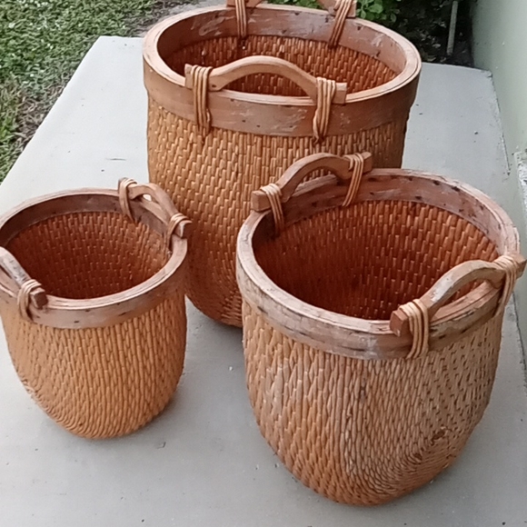 Wicker baskets - Picture 1 of 3